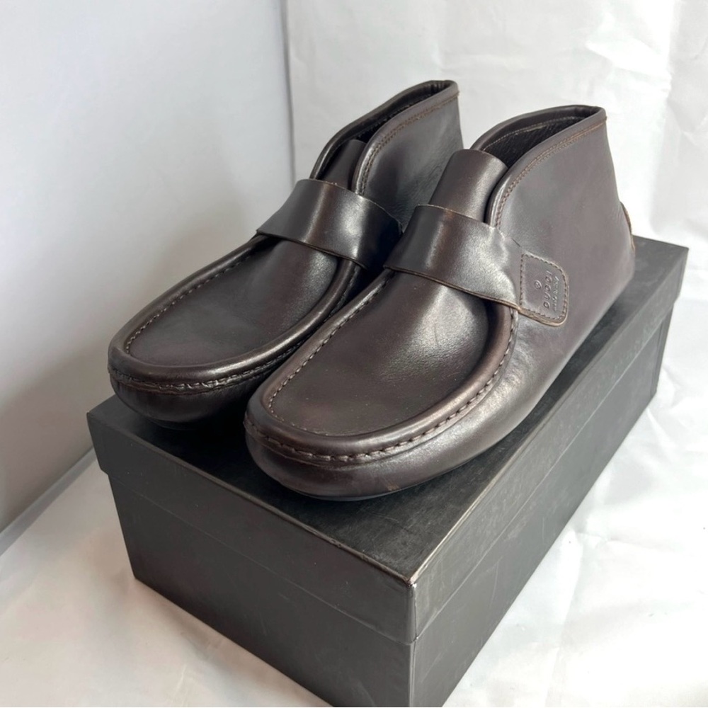 Gucci Italian Leather Loafers with Artisan Whipstitch Detail - Size 37.5 / 7.5 - Picture 4 of 11